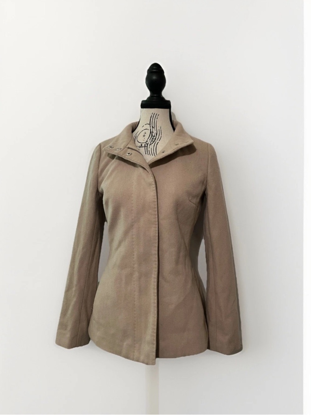 Banana Republic Women’s Wool Blend Coat – Women’s Size XS Beige